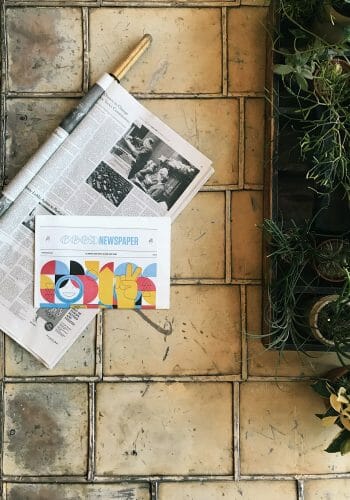 branden-harvey-uuuax7tdtzI-unsplash newspaper